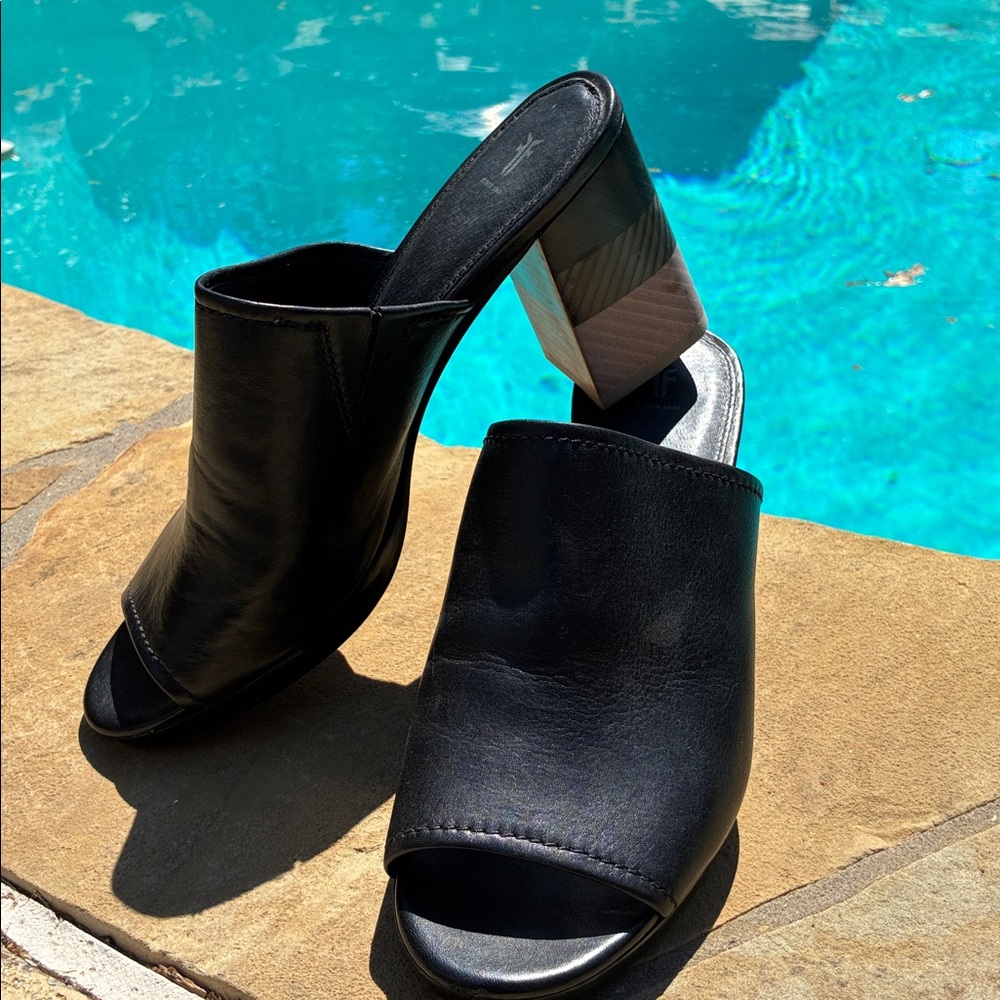 Frye Black Leather Women’s Mules slides sandals with Multi-Stripe block Heel 10